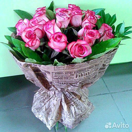 Ярко розовые высокие розы 17 штук в крафте купить на Зозу.ру - фотография № 1