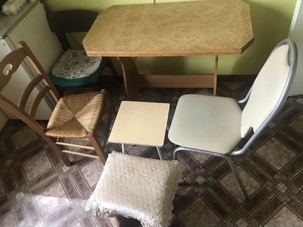 Кухонный стол, стулья