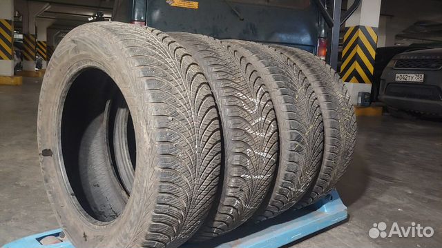 Goodyear Vector 4Seasons Gen-2 SUV 235/60 R18 107W