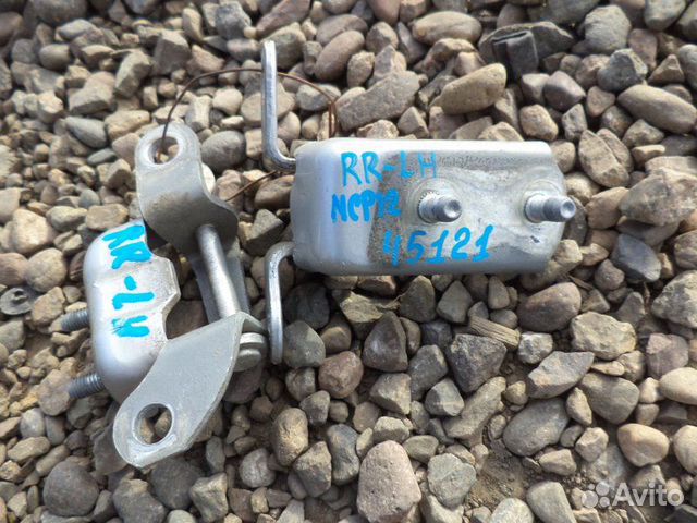 Петля двери задняя левая Toyota Platz NCP12 1NZ-FE