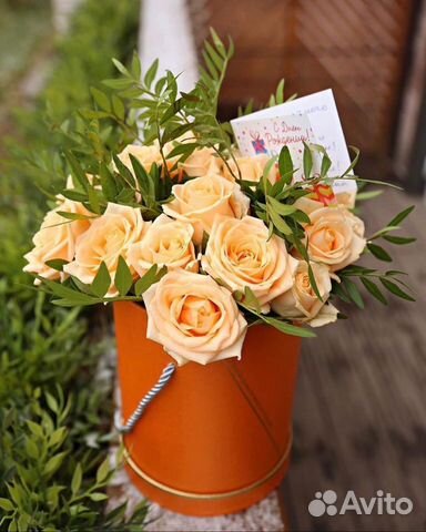 Шляпная коробка с Розами и Зеленью