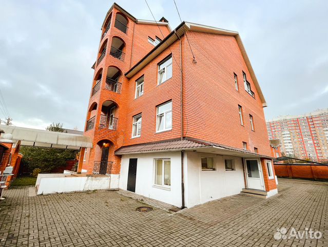 

Коттедж 1100 м² на участке 5 сот.