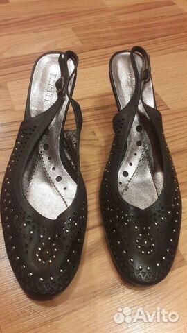 Кожаные босоножки 39