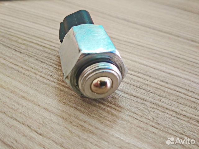 Датчик включения заднего хода Ford (ERA 330593) Датчик включения заднего хода Ford (ERA 330593)