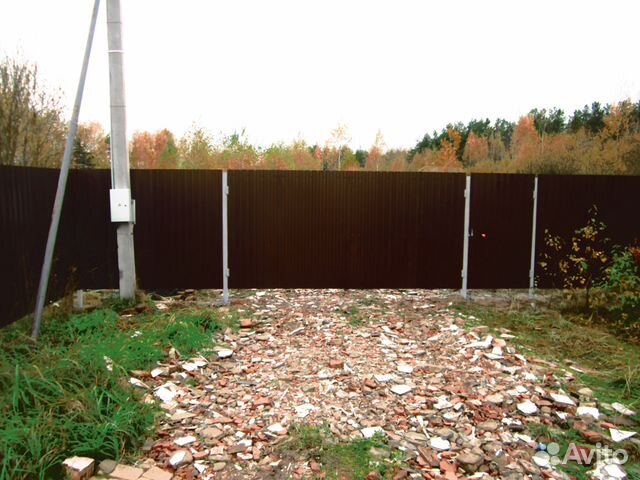 Черноголовские заборы. Профлист внутрь участка. Забор из листов. Профлист для забора. Ногинск заборы одинаковые.