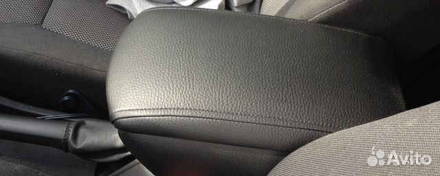 Качественный подлокотник из кожи Hyundai Solaris
