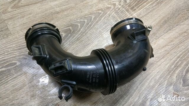 Патрубок воздушного фильтра на mercedes w205 Патрубок воздушного фильтра на mercedes w205