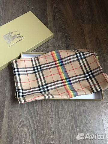 Шарф Burberry с радугой Шарф Burberry с радугой