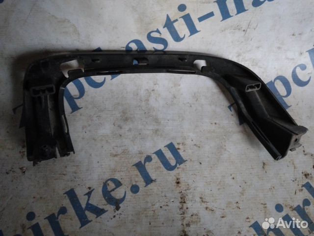 Кронштейн насадки глушителя левый Volvo XC90 Кронштейн насадки глушителя левый Volvo XC90