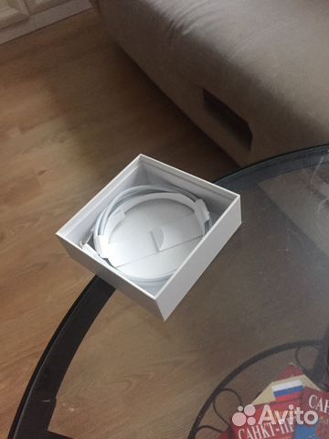 Коробочка AirPods