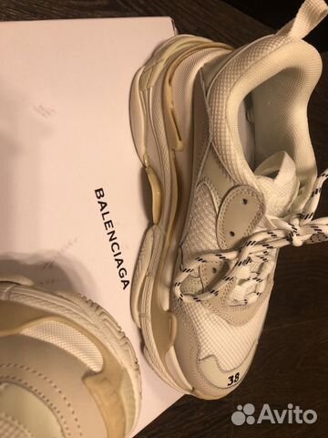 Кроссовки Balenciaga Triple S белые Кроссовки Balenciaga Triple S белые
