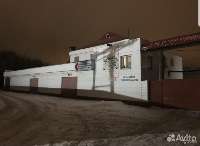 Здание с территорией