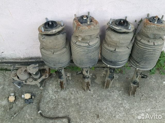 Пневмостойки rx350. Пневмостойка лексус рх 350. Передняя пневмостойка lexus rx 300. Пневмостойка лексус рх 350. Пневмостойки rx350.