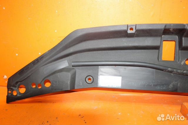 Кожух замка капота Toyota Land Cruiser 200 2007-Нв