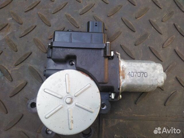 Мотор стеклоподъемника задний правый Mitsubishi
