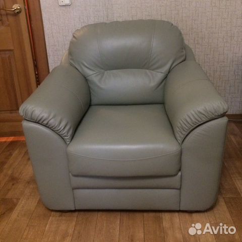 Продаю два кожаных кресла Продаю два кожаных кресла