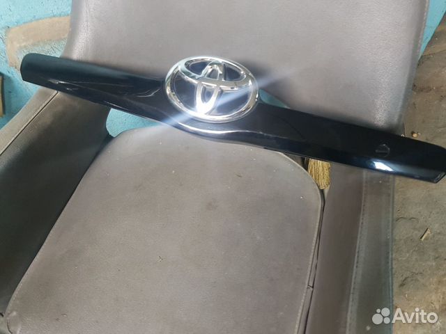 Накладка на крышку багажника на toyota camry 2006 Накладка на крышку багажника на toyota camry 2006