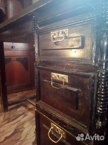 Старинный Сервант, Буфет из красного дерева IX век Старинный Сервант, Буфет из красного дерева IX век