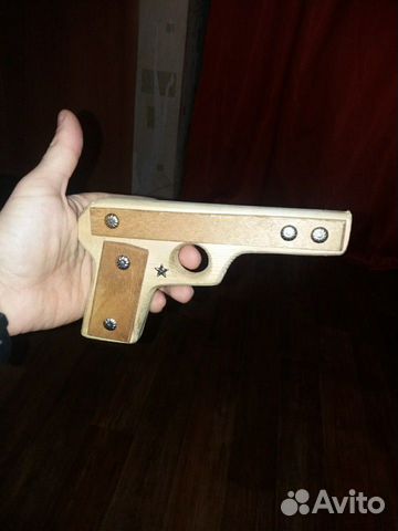Игрушка пистолет из дерева