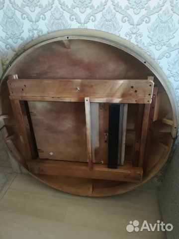 Стол и стулья из массива дерева