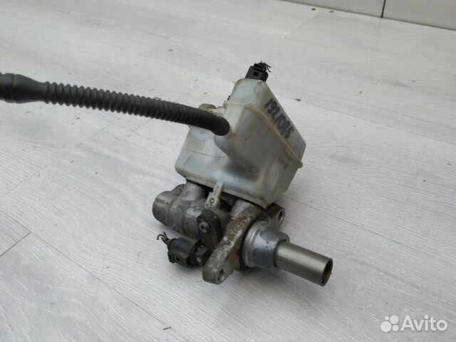 Главный тормозной цилиндр 3C1614019E VW Passat (B6