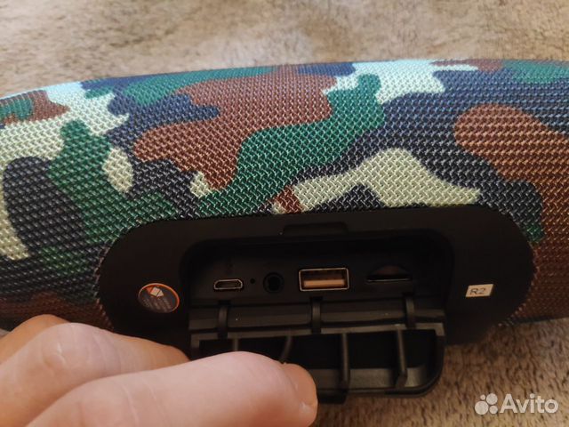 JBL колонка цвет хаки JBL колонка цвет хаки