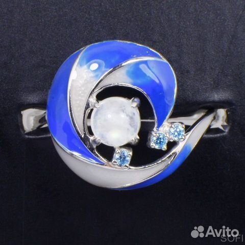Серебряное кольцо с лунным камнем и фианитом натур