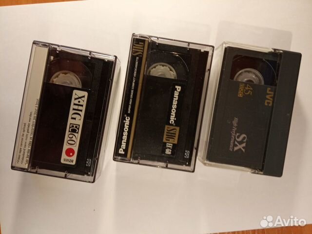 На каждой кассете. Филипс ФХ 60 аудиокассета. Японские кассеты. Кассеты для видеокамеры Sony. Аудиокассета 45.