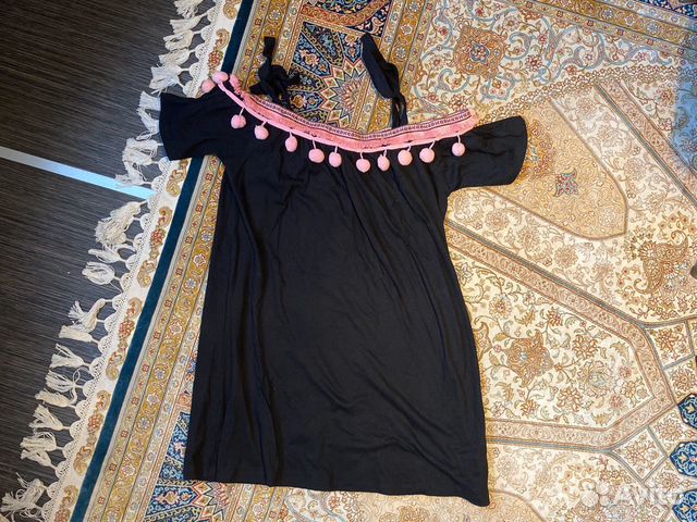 Летний сарафан с открытыми плечами и завязками Летний сарафан с открытыми плечами и завязками