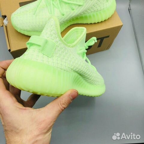 Adidas Yeezy Boost 350 зелёные с зеленой полоской Adidas Yeezy Boost 350 зелёные с зеленой полоской