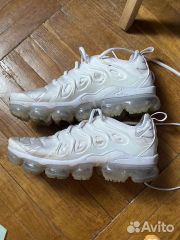Кроссовки Nike Air Vapormax Plus белые 42размер Кроссовки Nike Air Vapormax Plus белые 42размер