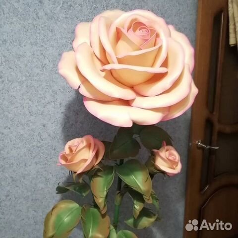 Ростовая роза с бутонами торшер