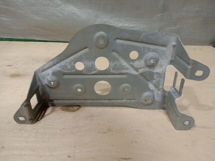 Кронштейн держатель на Mercedes Benz A2125452740