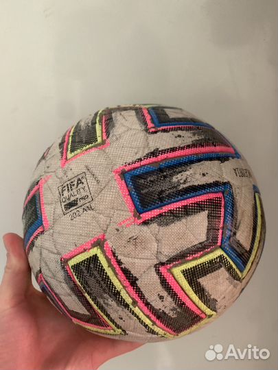 Футбольный мяч adidas uniforia