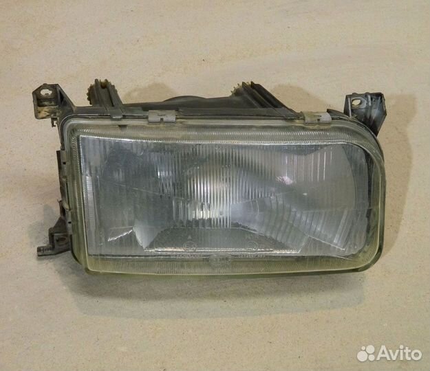 Фара правая VW Passat B3 Hella