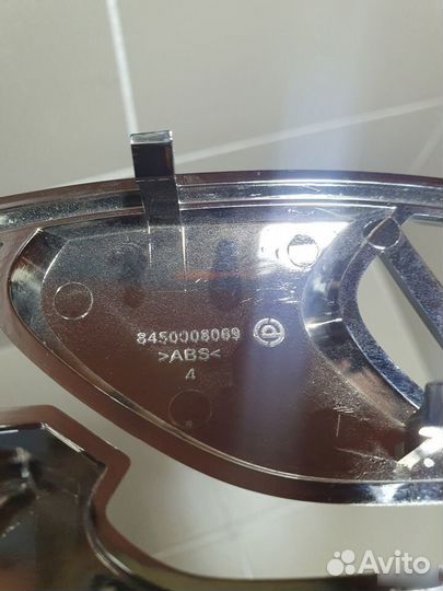 Эмблема передняя Niva Travel хром