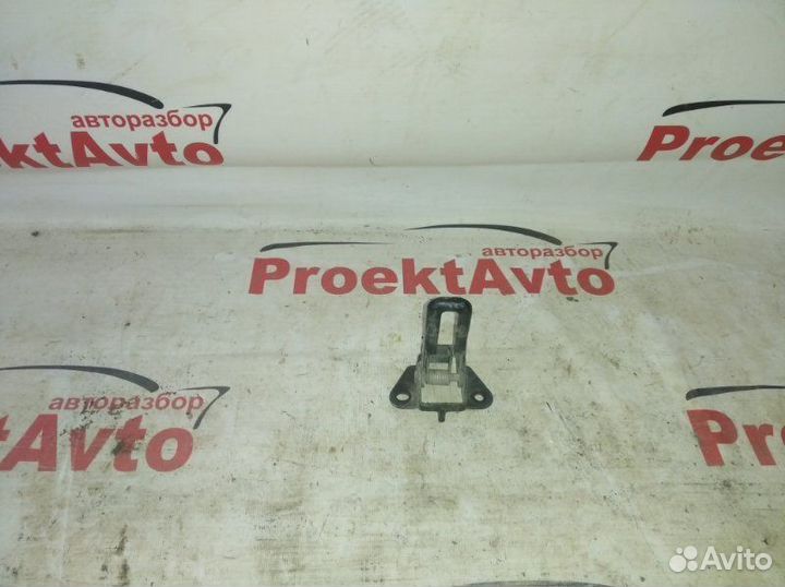 Кронштейн капота Toyota Land Cruiser 200 2013