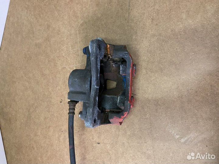 Суппорт задний левый Toyota Alphard MNH10