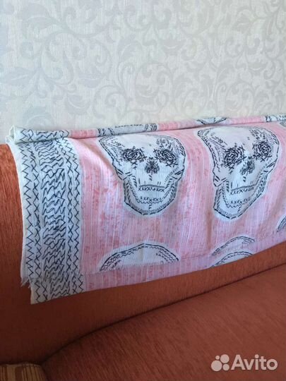 Платок женский розовый с принтом 