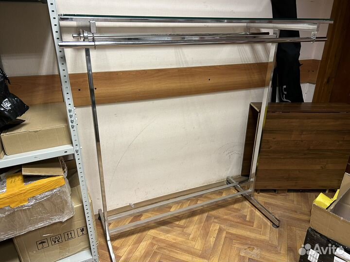 Напольная стойка для одежды