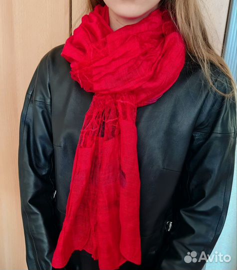 Шарф женский легкий красный