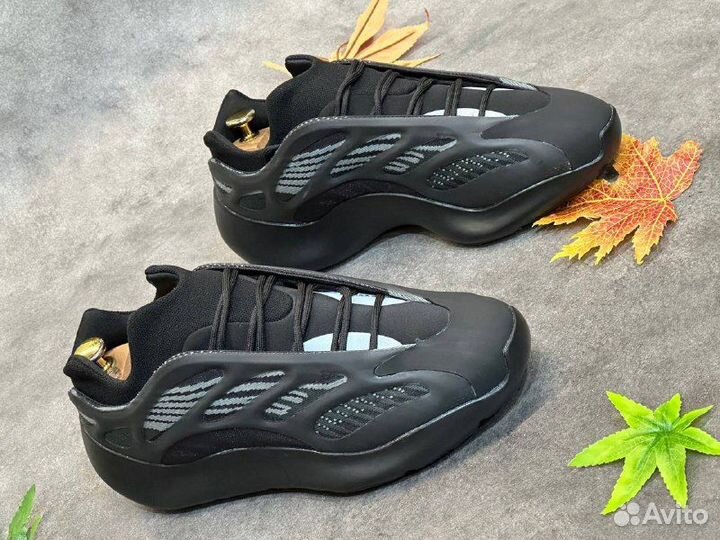 Adidas yeezy boost 700 черные разм. 43