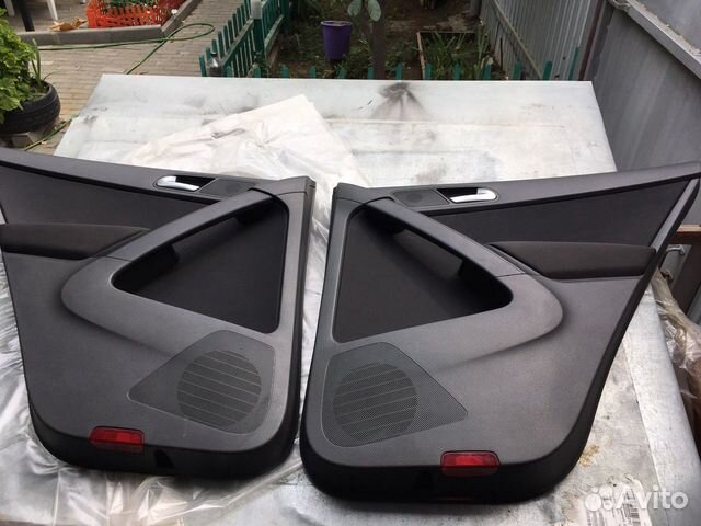 Облицовка (карта) задней правой двери на Тигуан 1