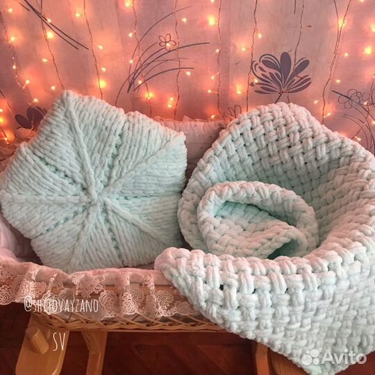 Подушка-звезда вязаная