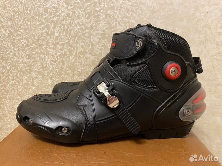 Мотоциклетные ботинки