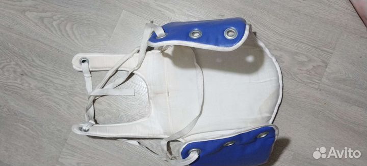 Защитный жилет для единоборств