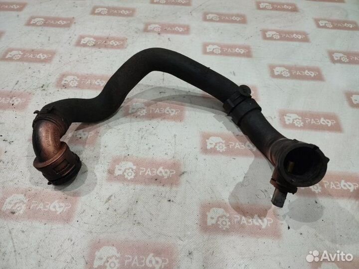 Патрубок системы охлаждения Volkswagen Passat 3C2