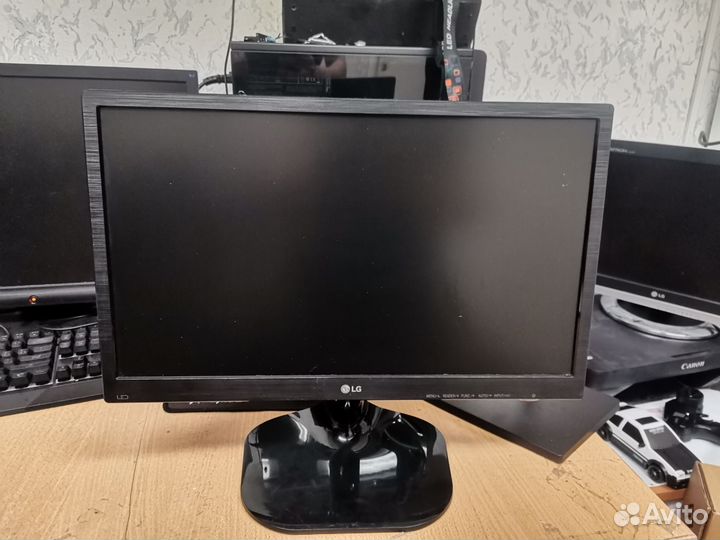 Монитор LG 20
