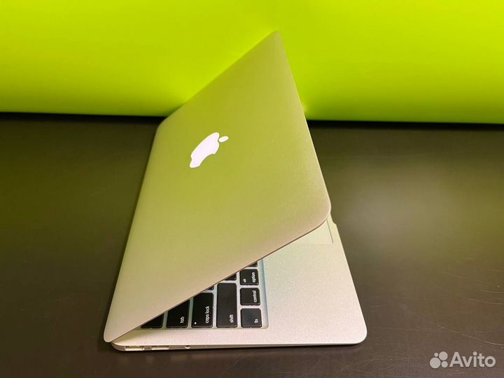 Macbook air 11 i7 256SSD 196 циклов