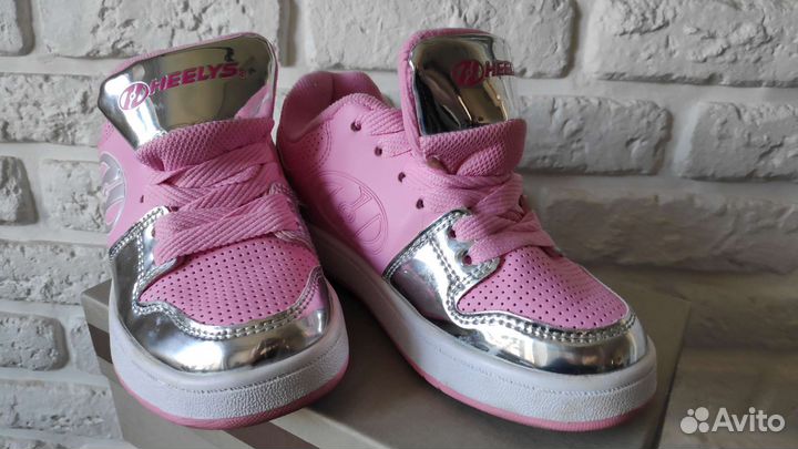 Кроссовки на роликах heelys
